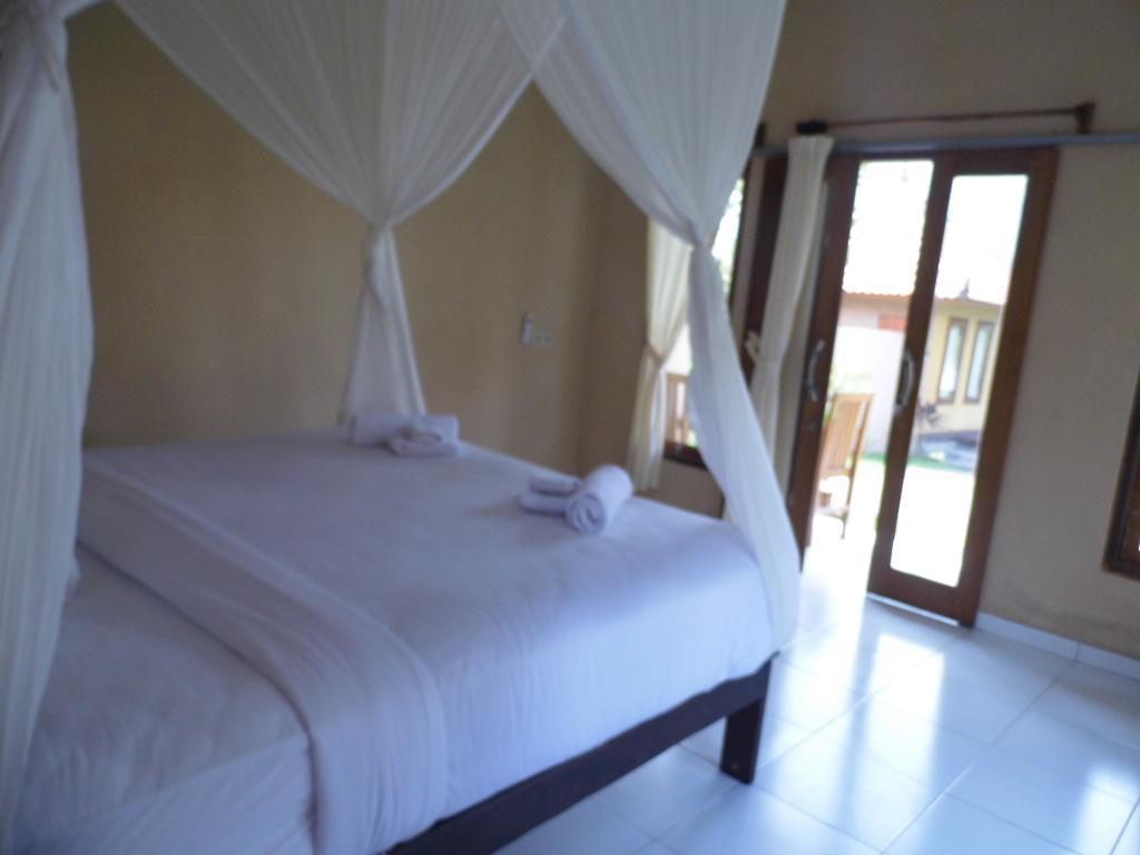White Sandy Beach Menjangan Hotell Banyuwedang Exteriör bild